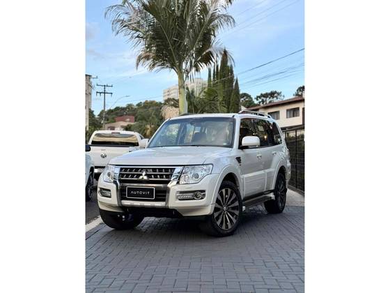 MITSUBISHI PAJERO FULL 3.2 HPE 4X4 16V TURBO INTERCOOLER DIESEL 4P AUTOMÁTICO
